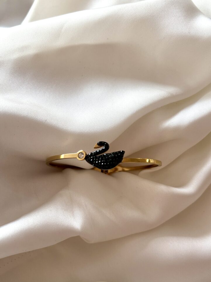 Swan Black Stone Bracelet